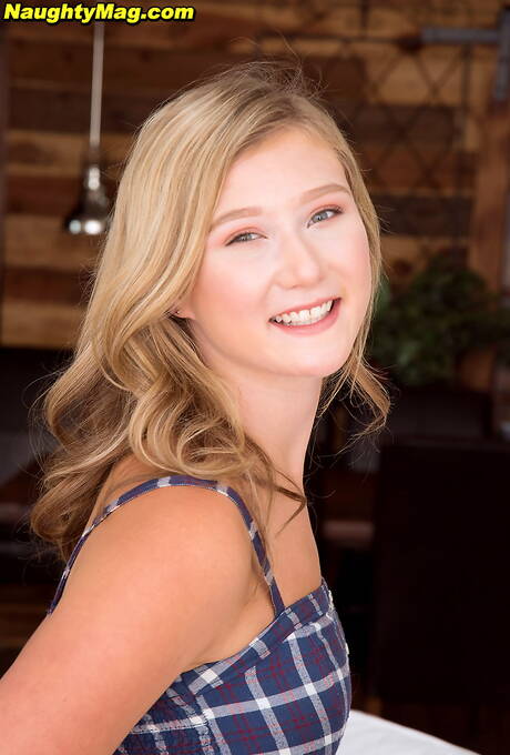 Naughty Mag offers a free photo gallery with April Aniston xxx gallery 76001