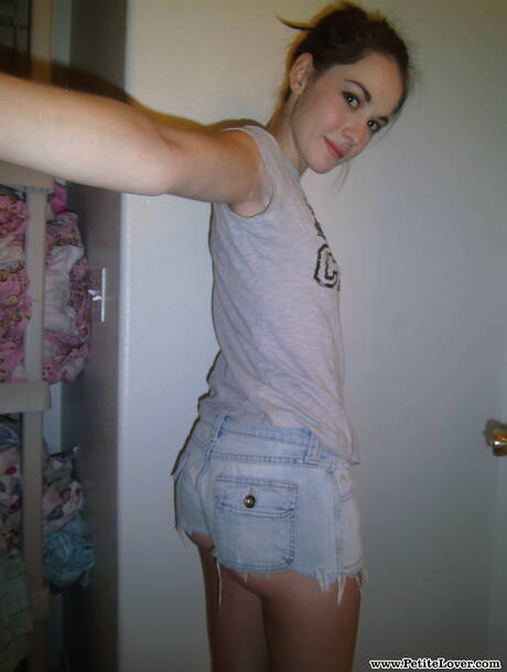 Petite Lover invite you to explore a free photos with Emily Grey unveiling beautiful shape