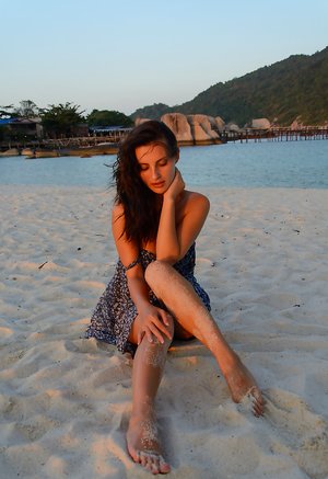 Zishy invite you to explore free xxx photos featuring Jasmine Jazz has an amazing shape