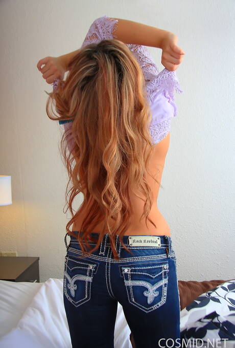 Cosmid invite you to explore free xxx photos featuring Kristel demonstrating perfect form